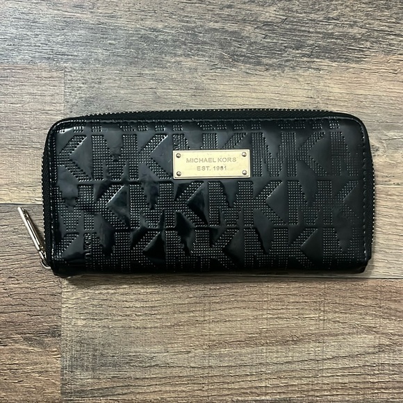 Michael Kors Wallet - Picture 1 of 4